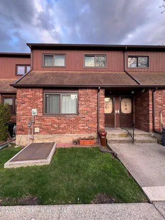 $638,000 | 99 Stonegate Drive, Unit 226 | Grasmere