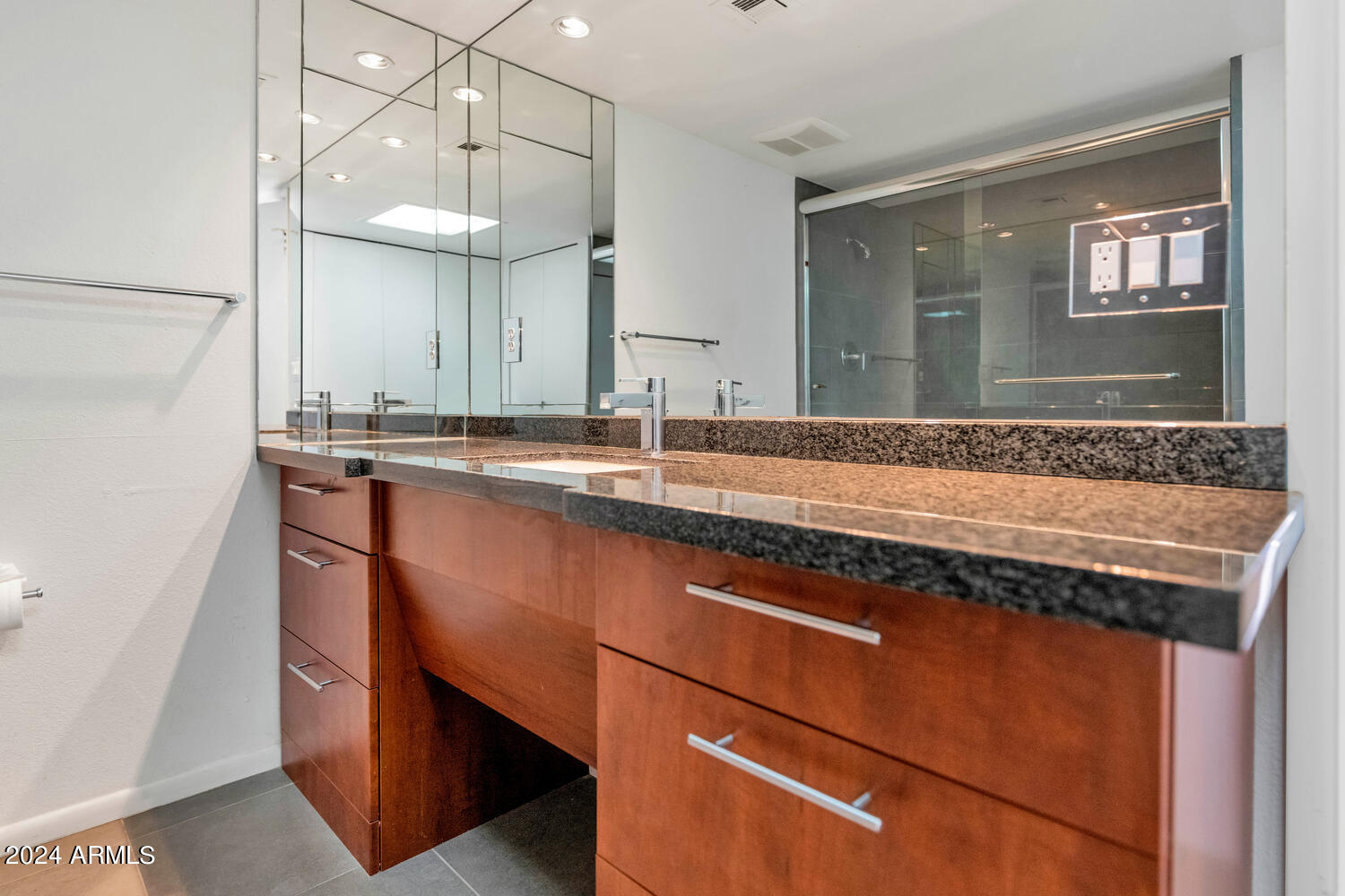 7930 East Camelback Road, Unit 301 Scottsdale, AZ 85251 - Photo 21 of 32 Ensuite Owner's Bath.