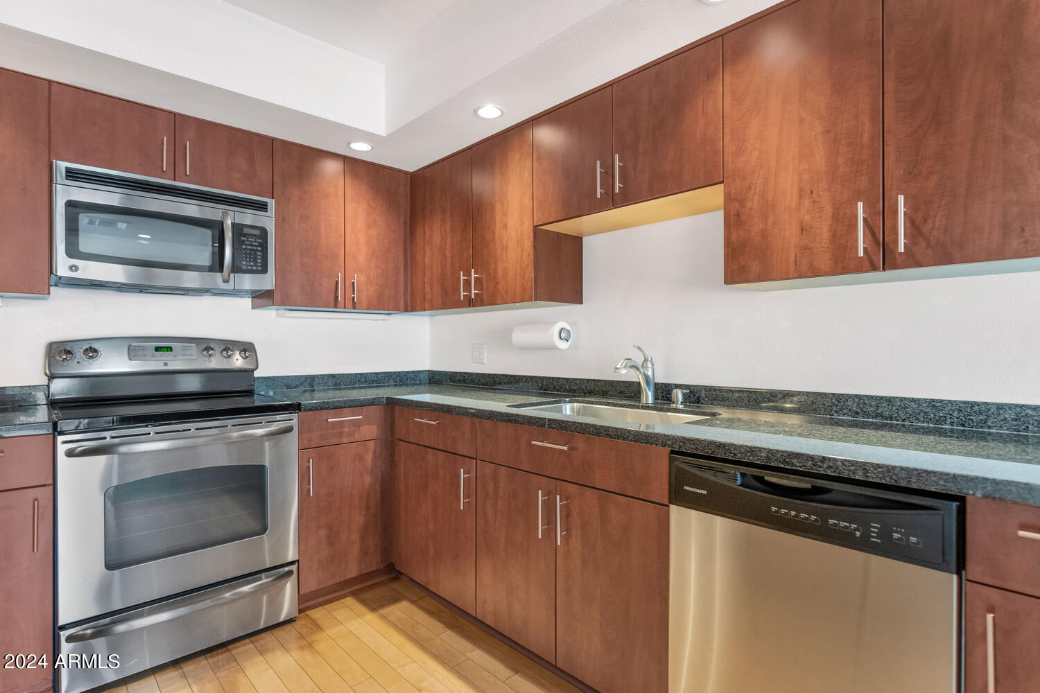 7930 East Camelback Road, Unit 301 Scottsdale, AZ 85251 - Photo 6 of 32 Stainless Steel Appliances.