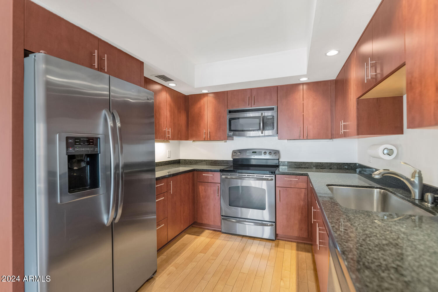 7930 East Camelback Road, Unit 301 Scottsdale, AZ 85251 - Photo 8 of 32 Kitchen Features.