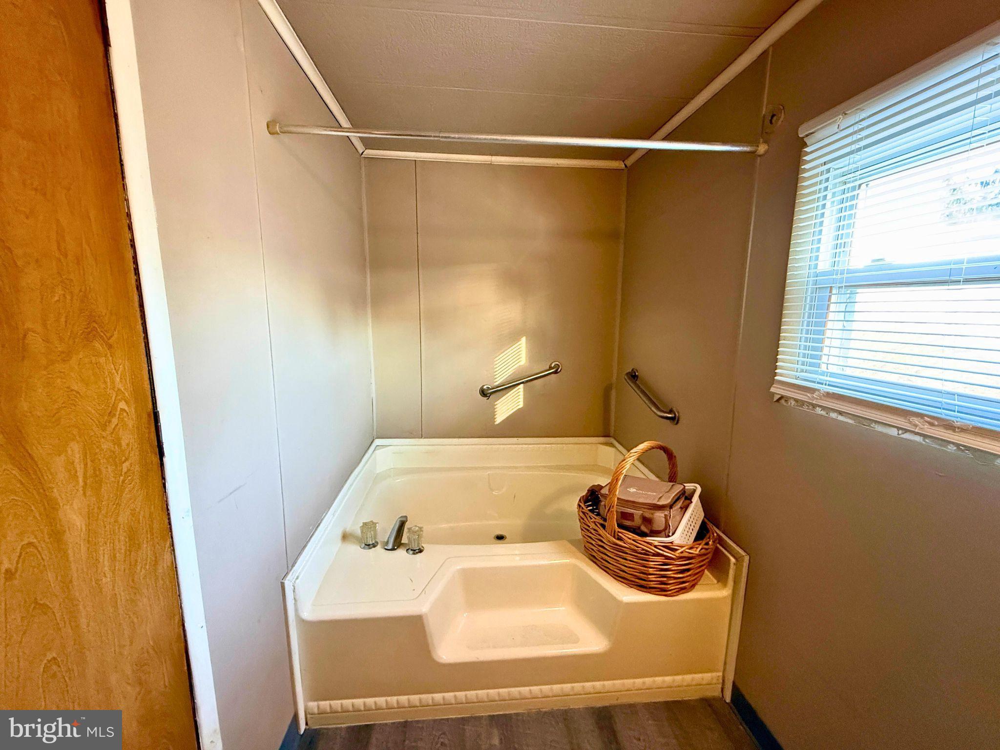 33 Judith Way Jackson, NJ 08527 - Photo 19 of 28