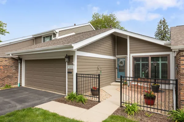 $375,000 | 2101 Timber Lane, Wheaton, IL 60189