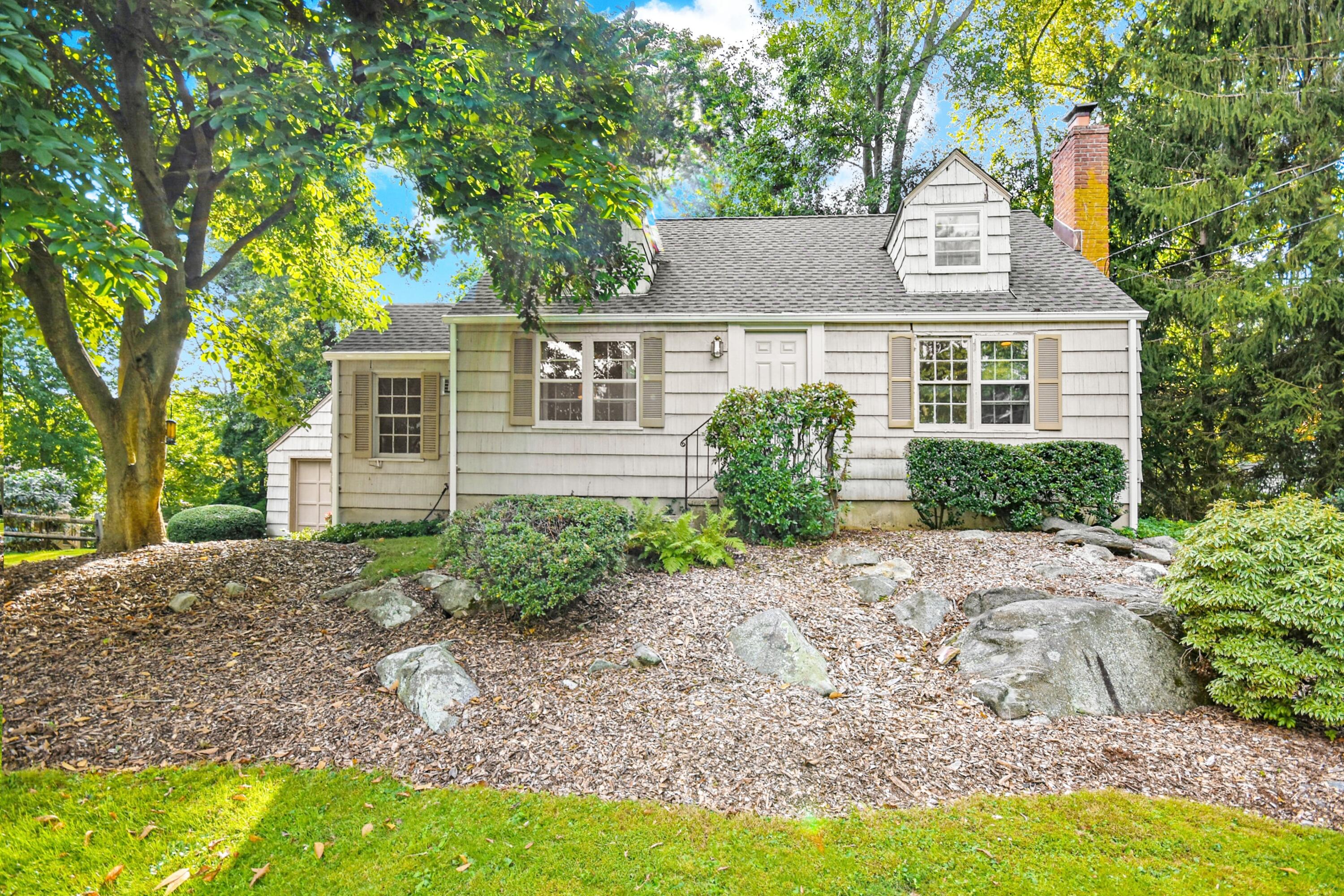 16 Burchard Lane Rowayton, CT 06853 - Photo 6 of 22 a front view of a house with a garden