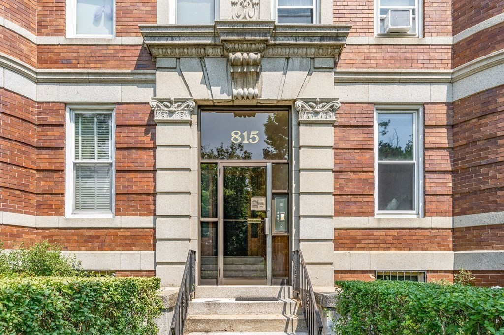 815 Centre Street, Unit 1 Boston, MA 02130 - Photo 28 of 30 a front view of a house with a garden