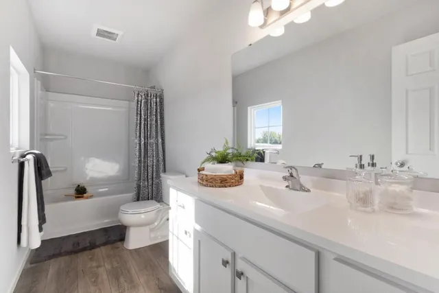 $379,900 | 541 Snow Pne Court, Cedar Springs, MI 49319