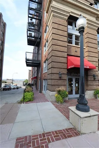 $399,000 | 712 Broadway Boulevard, Unit 503, Kansas City, MO 64105
