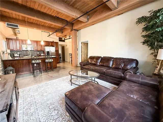 $399,000 | 712 Broadway Boulevard, Unit 503, Kansas City, MO 64105