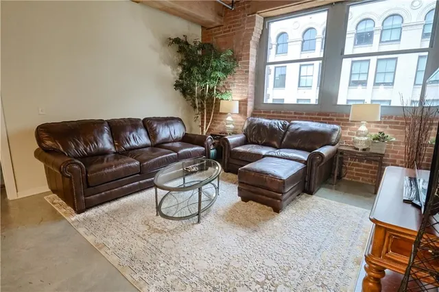 $399,000 | 712 Broadway Boulevard, Unit 503, Kansas City, MO 64105