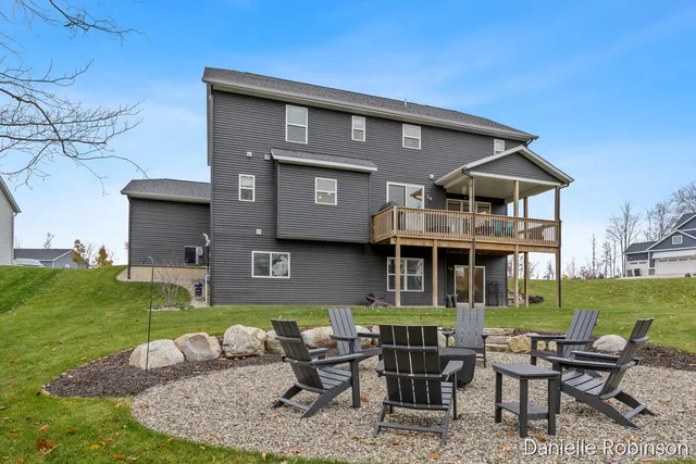 $719,500 | 3361 Box Elder Drive, Jenison, MI 49428