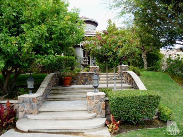 567 Oak Tree Court Simi Valley, CA 93065 - Photo 6 of 17 a view of a fountain with large garden