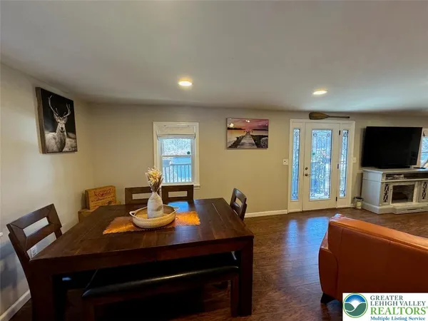 a view of a livingroom with furniture