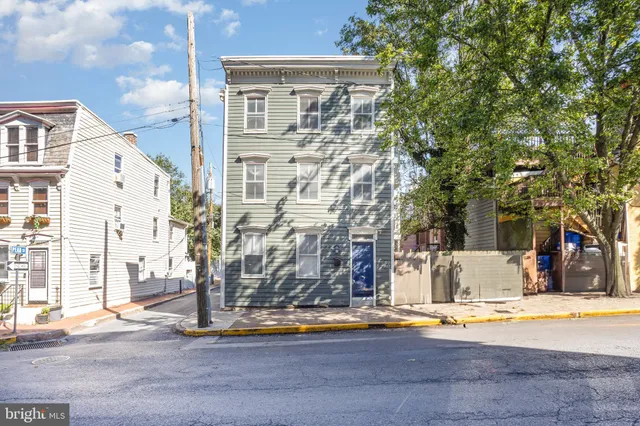 a view of a house with street