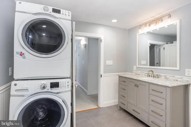 a view of a hallway with washer and dryer