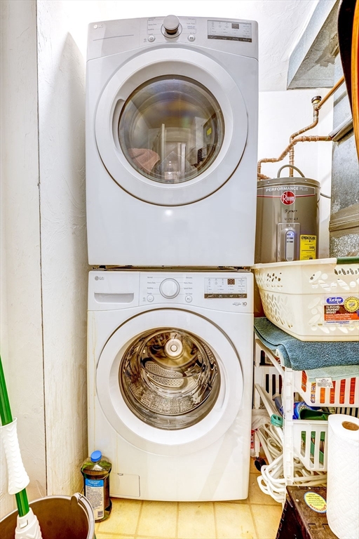 138 Quincy Shore Drive, Unit 170 Quincy, MA 02171 - Photo 26 of 41 a utility room with a washer and dryer