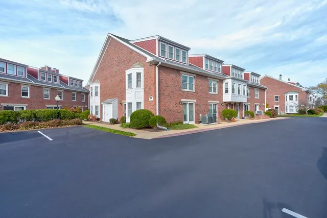 $589,999 | 138 Quincy Shore Drive, Unit 170, Quincy, MA 02171