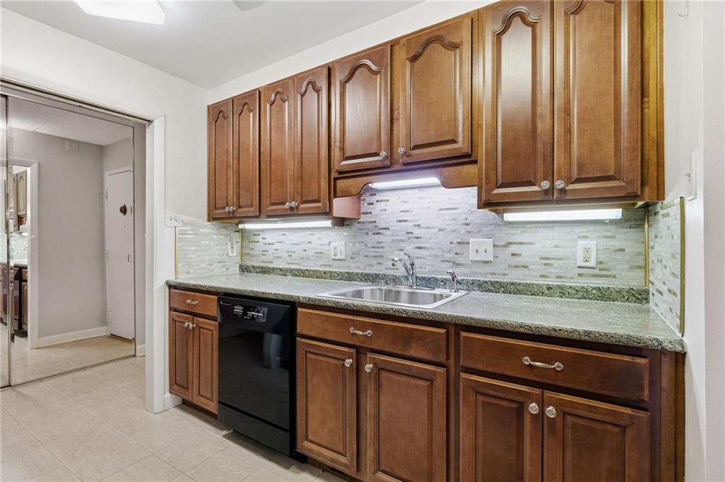 5600 Munhall Road, Unit 902 Pittsburgh, PA 15217 - Photo 18 of 43 Gallery Image 18