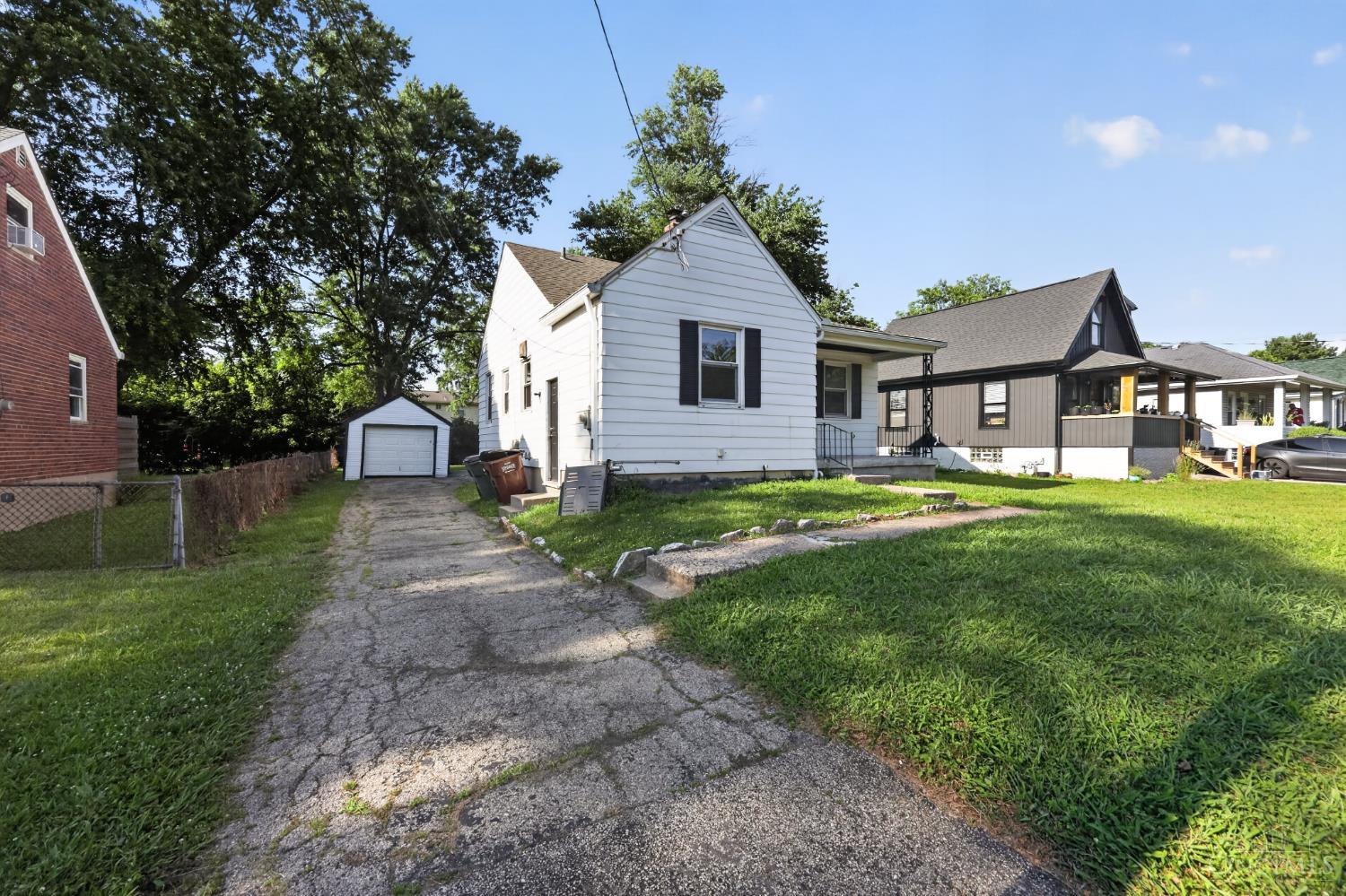 4312 Kugler Mill Road Cincinnati, OH 45236 - Photo 3 of 30
