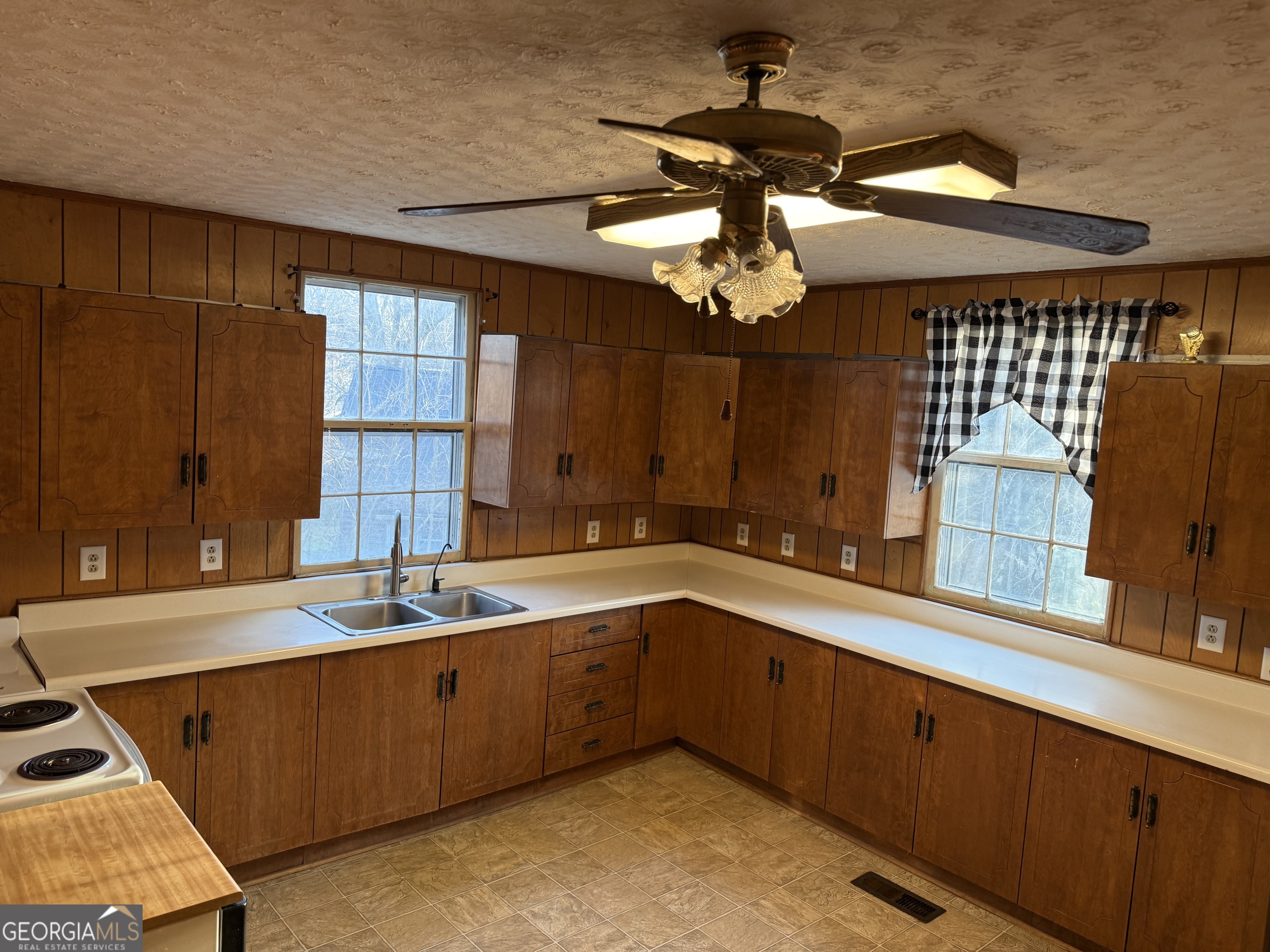 219 Elm Street Jefferson, GA 30549 - Photo 3 of 9 kitchen
