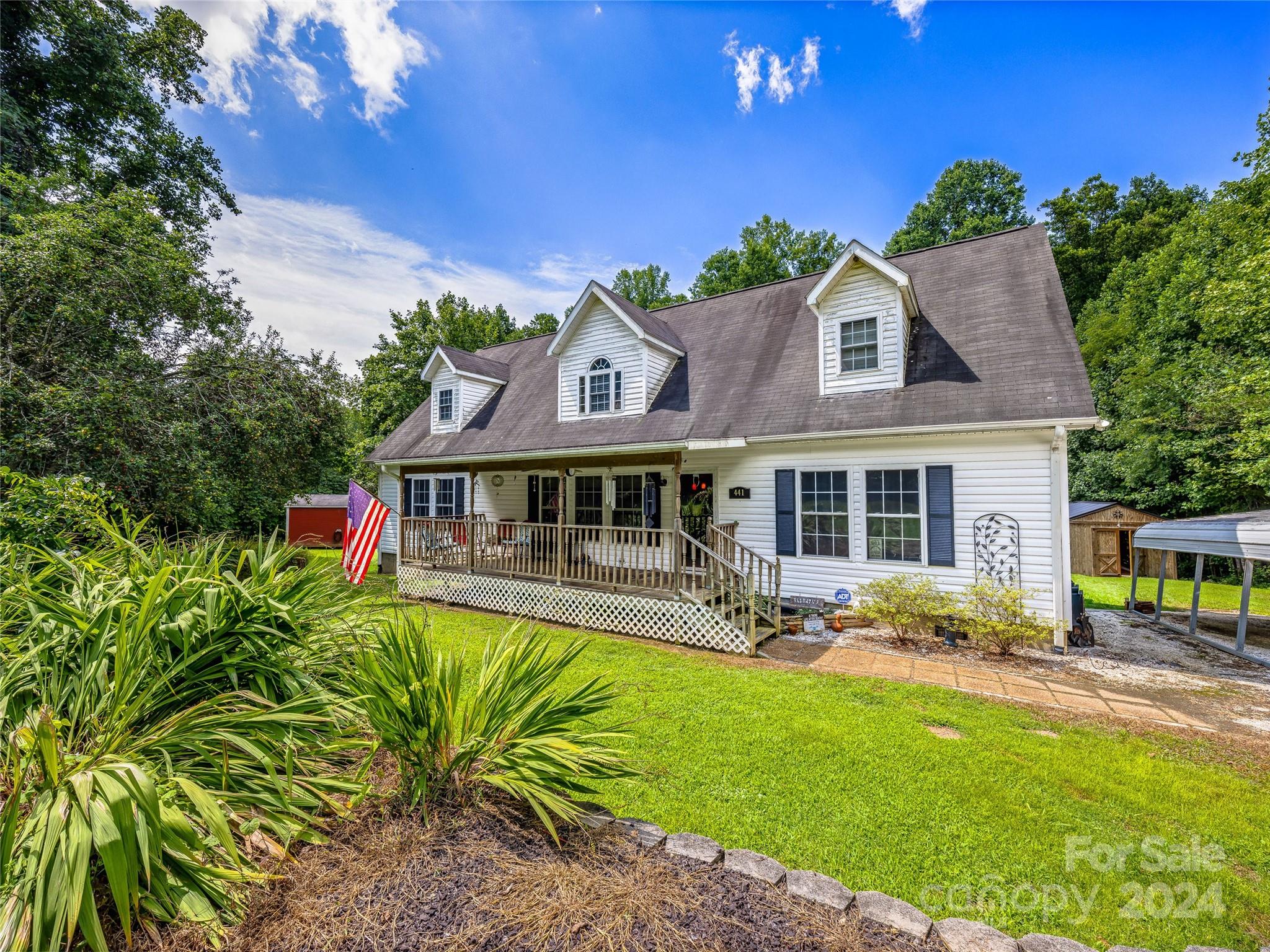 441 Stepp Road Hendersonville, NC 28792 - Photo 3 of 27