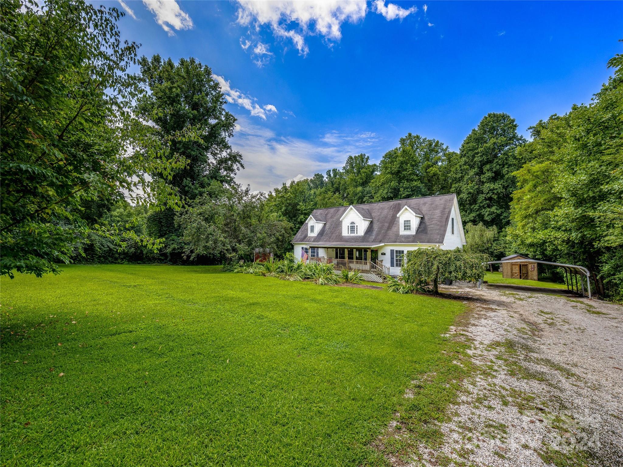 441 Stepp Road Hendersonville, NC 28792 - Photo 4 of 27
