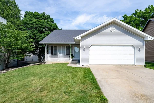 $225,000 | 2014 Woodhavens Drive, Bloomington, IL 61701