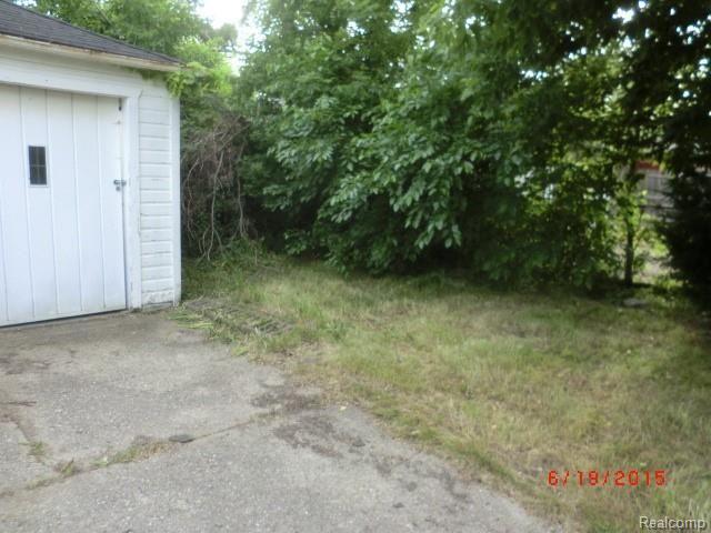9907 Yorkshire Road Detroit, MI 48224 - Photo 3 of 23 CIMG1275.jpg