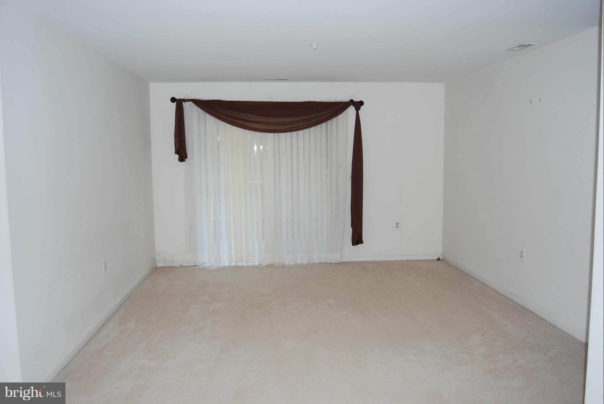 3901 Darleigh Road, Unit B Nottingham, MD 21236 - Photo 8 of 29 Living Room