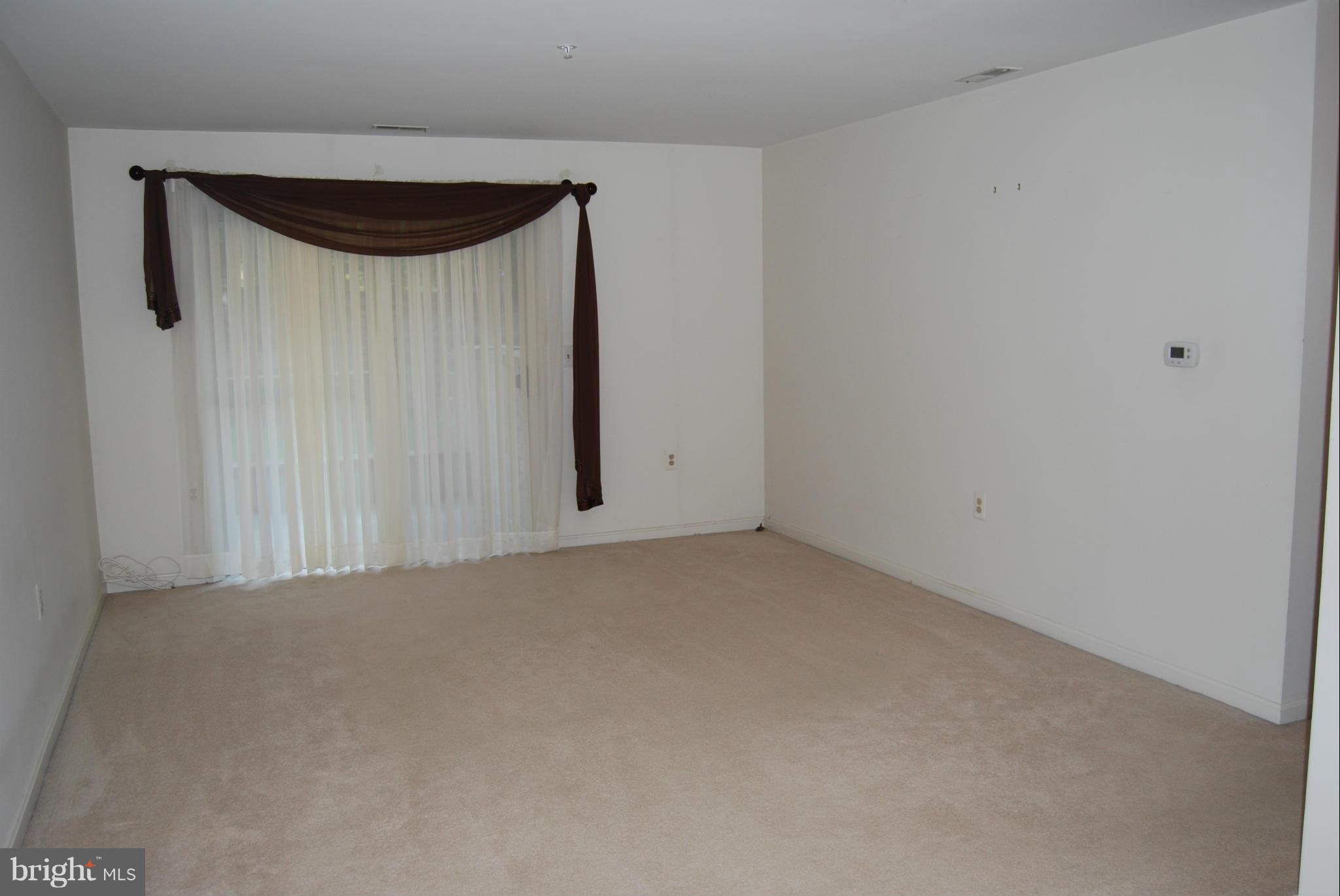 3901 Darleigh Road, Unit B Nottingham, MD 21236 - Photo 9 of 29 Living Room