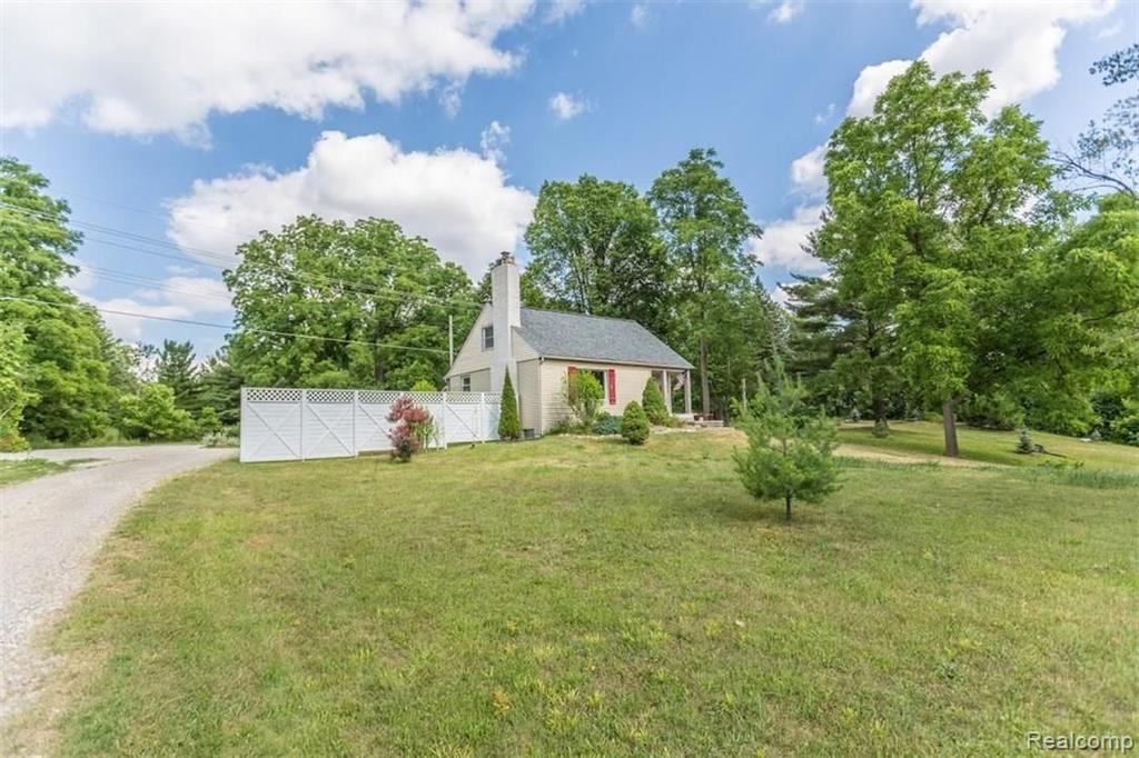 21820 Gill Road Farmington Hills, MI 48335 - Photo 24 of 36