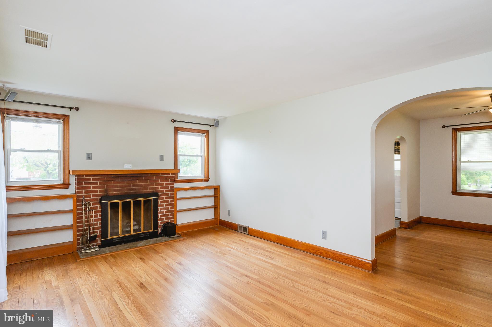 4732 Ridge Road Nottingham, MD 21236 - Photo 7 of 38 Living Room