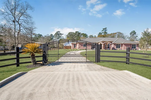 $985,000 | 33519 Hillside Drive, Pinehurst, TX 77362