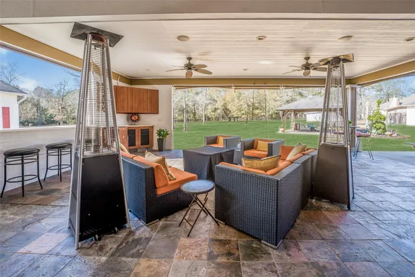 $975,000 | 33519 Hillside Drive, Pinehurst, TX 77362