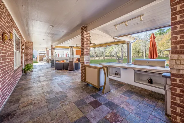$975,000 | 33519 Hillside Drive, Pinehurst, TX 77362