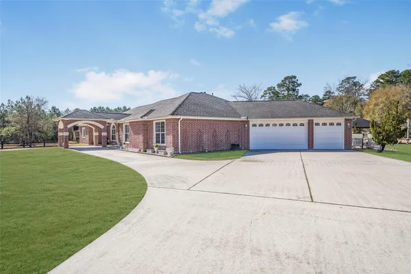 $975,000 | 33519 Hillside Drive, Pinehurst, TX 77362