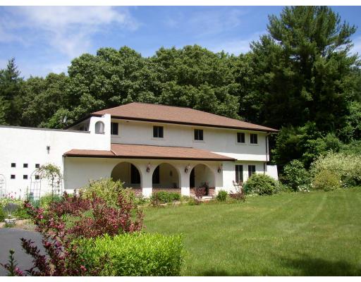 10 Common Street Norwell, MA 02061 - Photo 2 of 27 a front view of a house with a yard