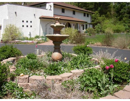 10 Common Street Norwell, MA 02061 - Photo 3 of 27 a view of a house with garden
