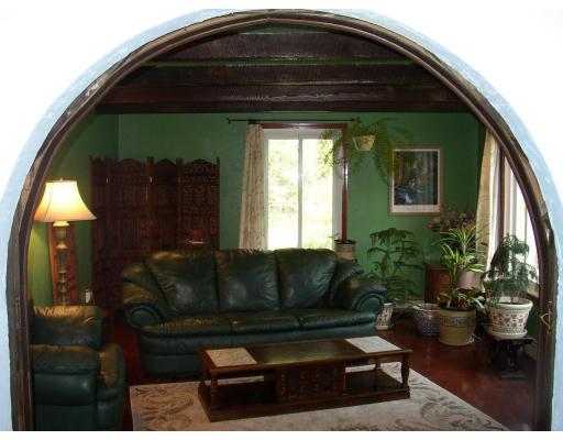 10 Common Street Norwell, MA 02061 - Photo 10 of 27 a living room with furniture and a potted plant