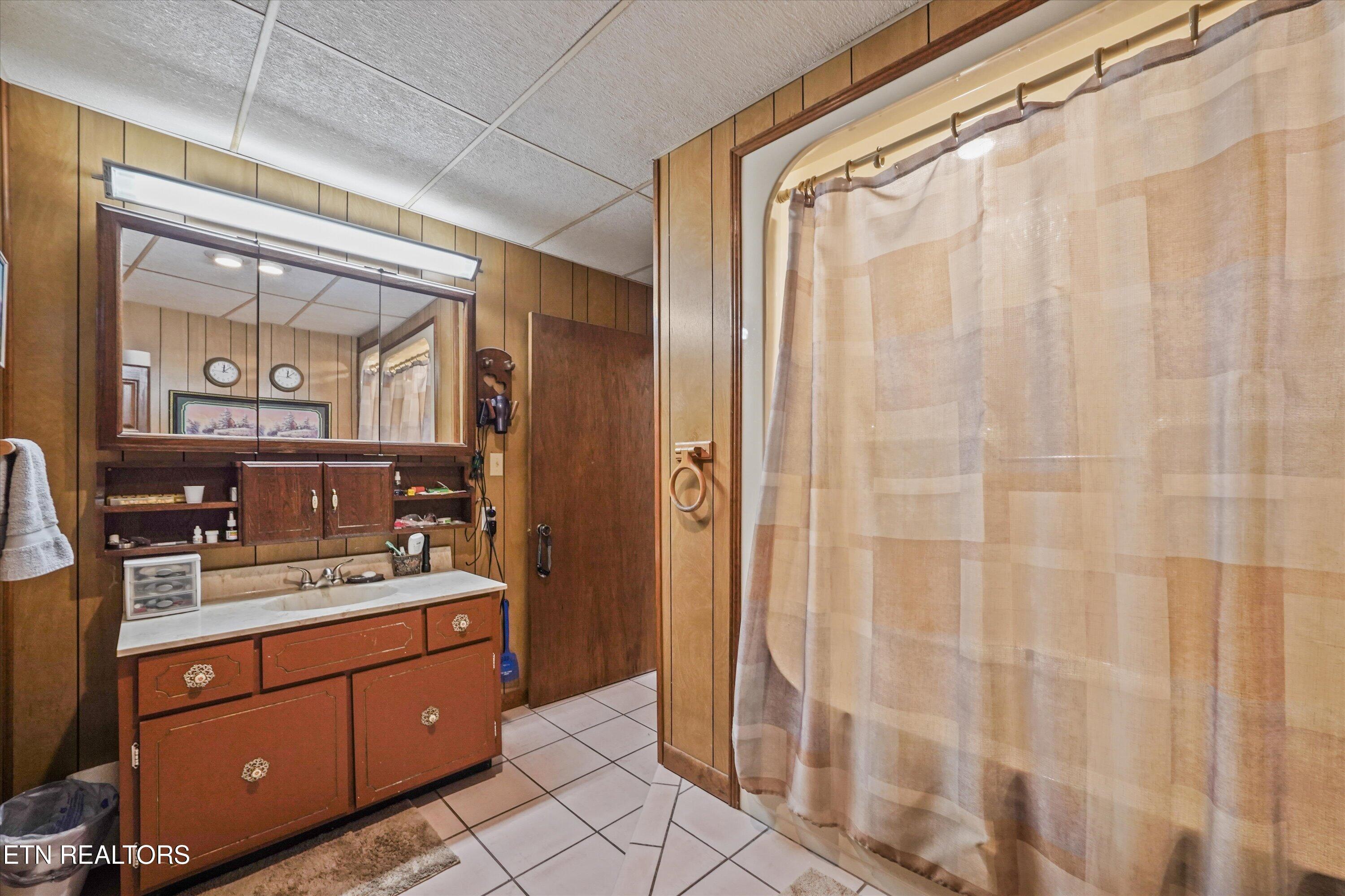 8120 Bell Road Knoxville, TN 37938 - Photo 29 of 44 FULL BATH: BASEMENT