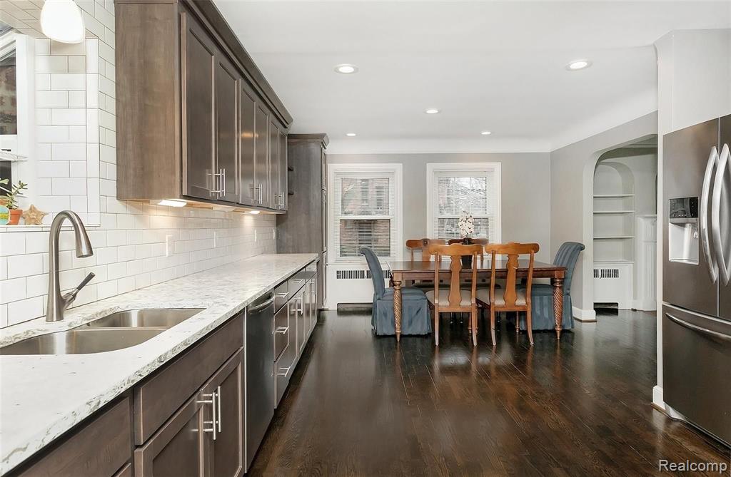 377 McMillan Road Grosse Pointe Farms, MI 48236 - Photo 11 of 38