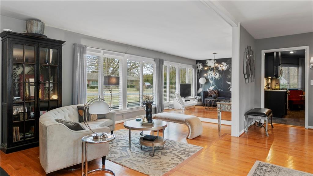 7375 Spring Mill Road Indianapolis, IN 46260 - Photo 5 of 35 Gallery Image 5