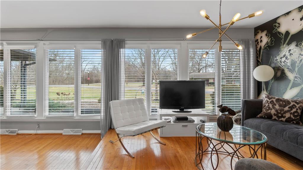 7375 Spring Mill Road Indianapolis, IN 46260 - Photo 7 of 35 Gallery Image 7