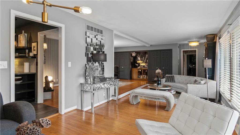 7375 Spring Mill Road Indianapolis, IN 46260 - Photo 8 of 35 Gallery Image 8