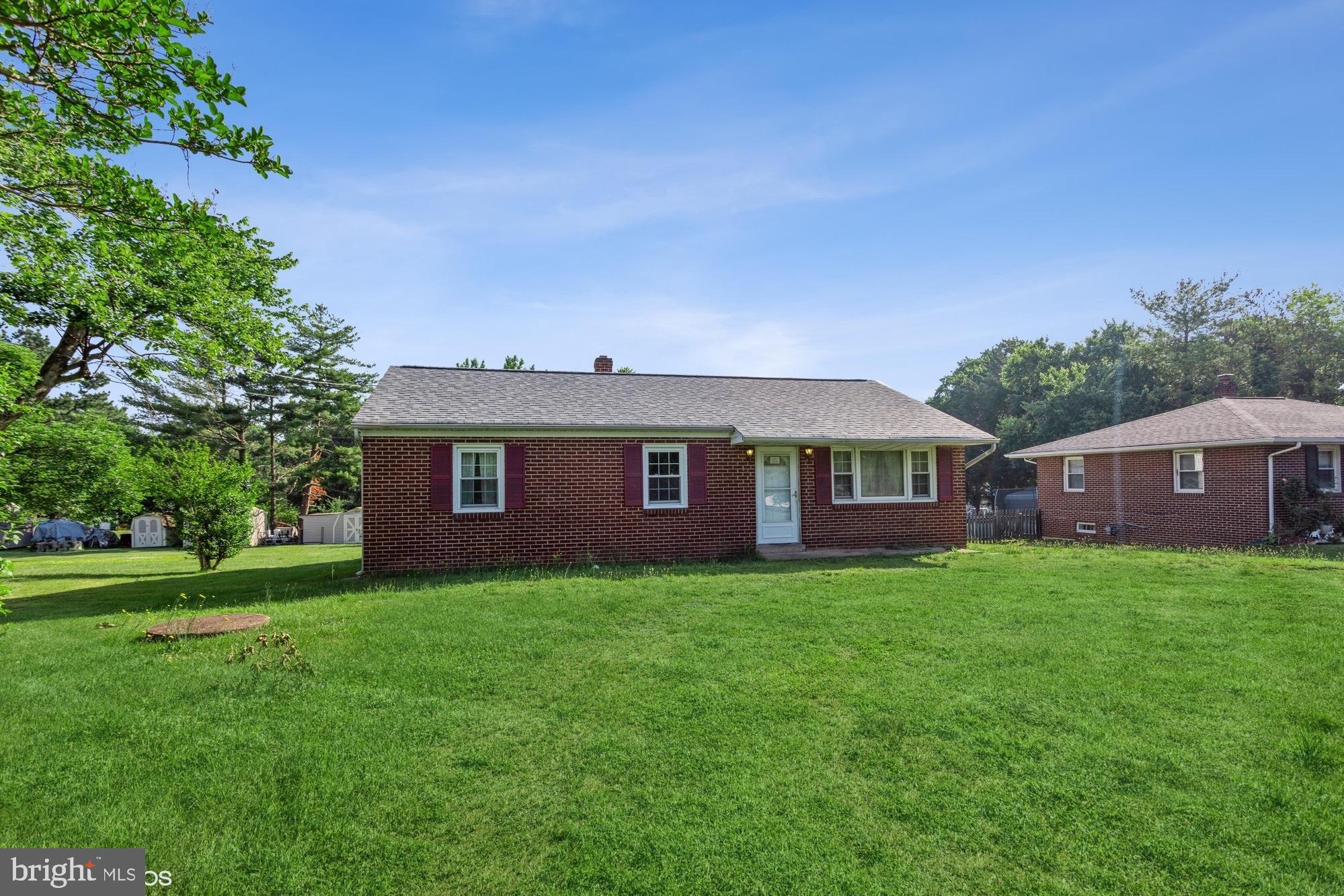 6609 Harrison Road Fredericksburg, VA 22407 - Photo 2 of 21 Long front yard