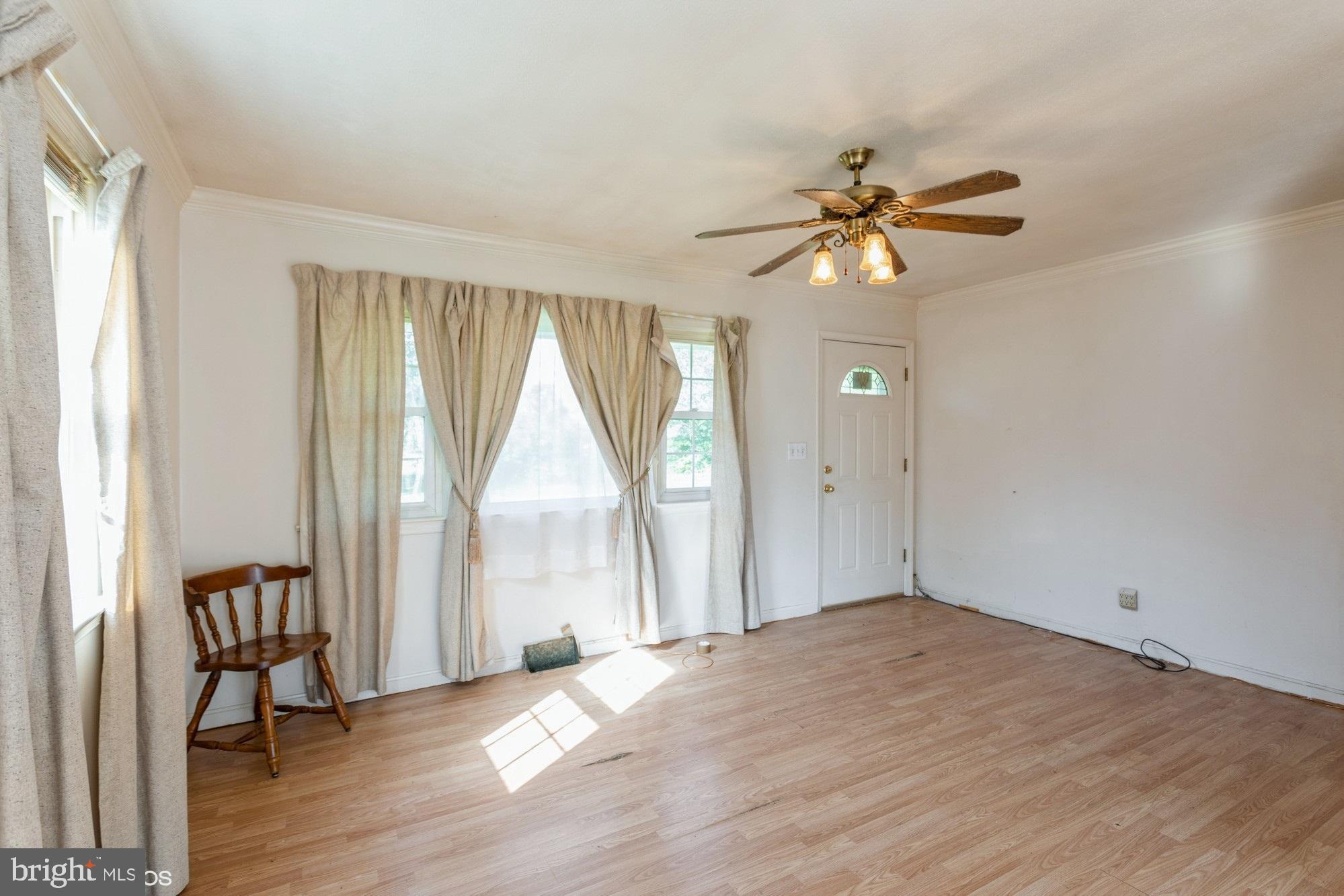 6609 Harrison Road Fredericksburg, VA 22407 - Photo 3 of 21 Spacious living room