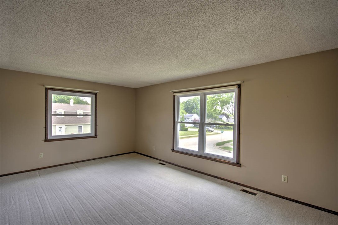 2705 Essex Place Decatur, IL 62521 - Photo 4 of 29 Gallery Image 4