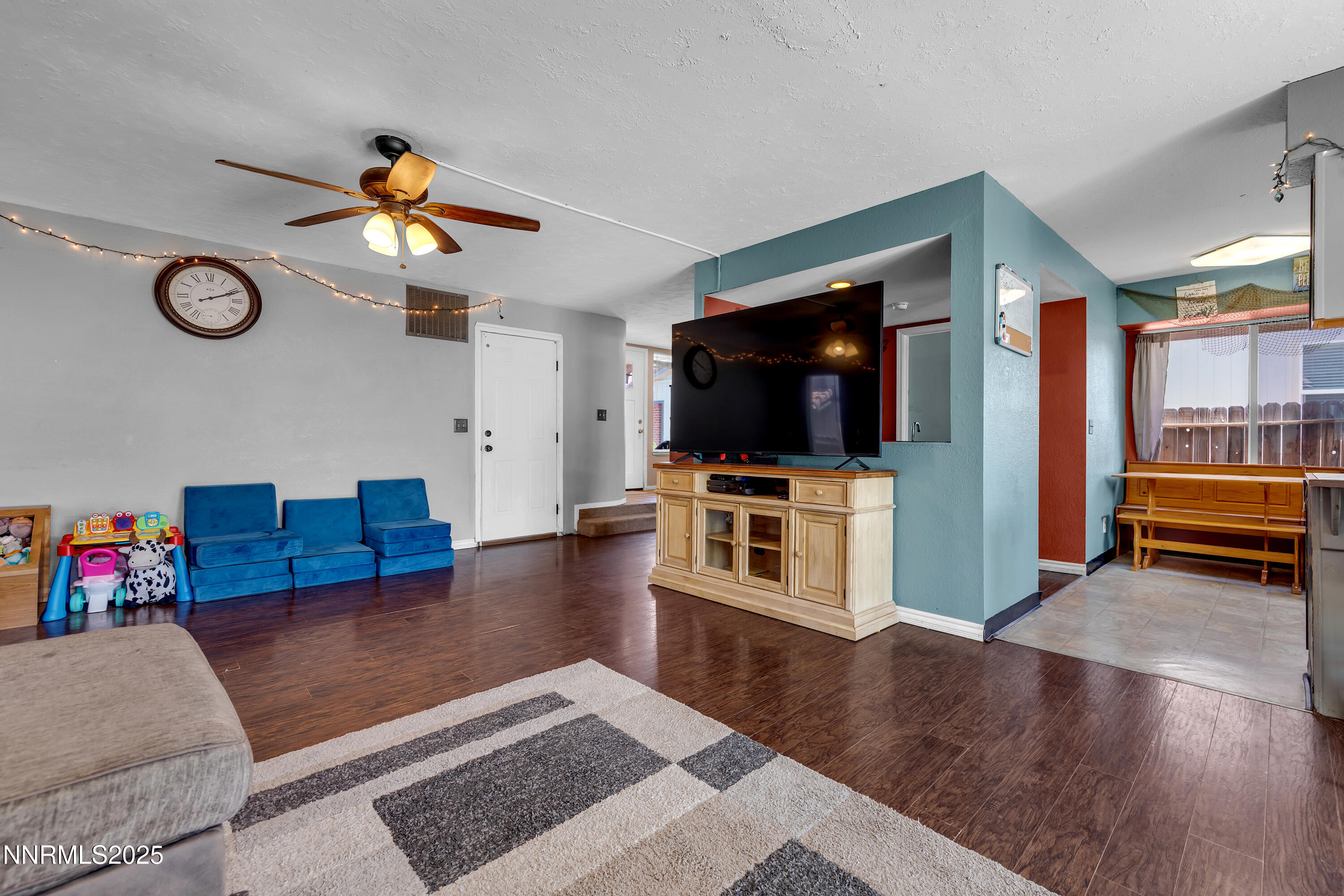 7090 Peppermint Drive Reno, NV 89506 - Photo 3 of 18 Peppermint7090-006