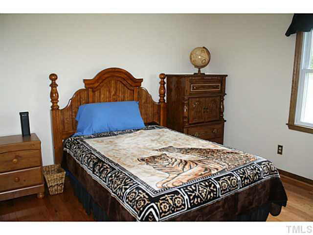 2000 Canterbury Road Clayton, NC 27520 - Photo 14 of 25 Your guests will rest well in this lovely bedroom, which boasts a ceiling fan and a double door closet for your convenience. Bedroom
