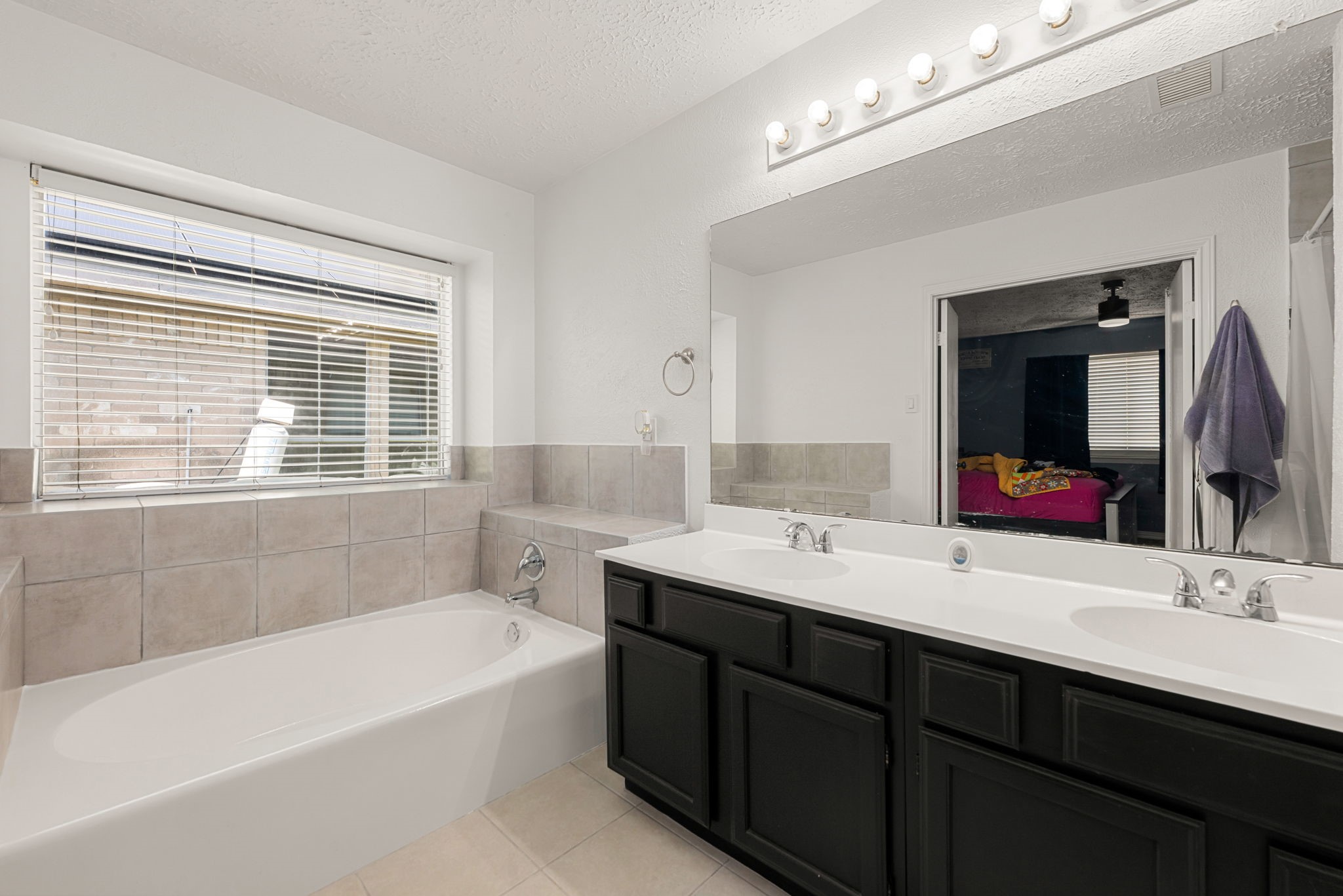 327 Brompton Court Highlands, TX 77562 - Photo 11 of 31