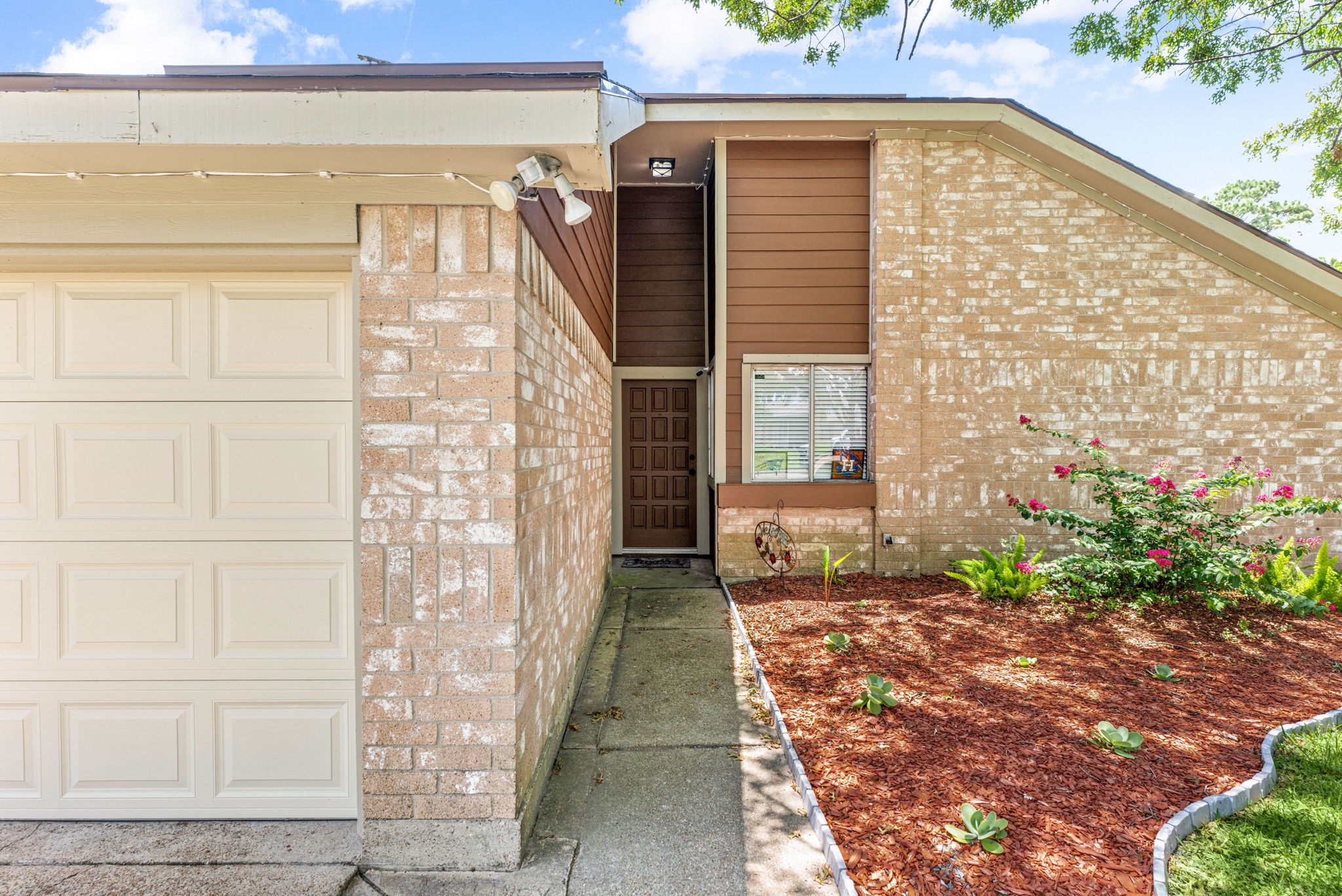 327 Brompton Court Highlands, TX 77562 - Photo 20 of 31