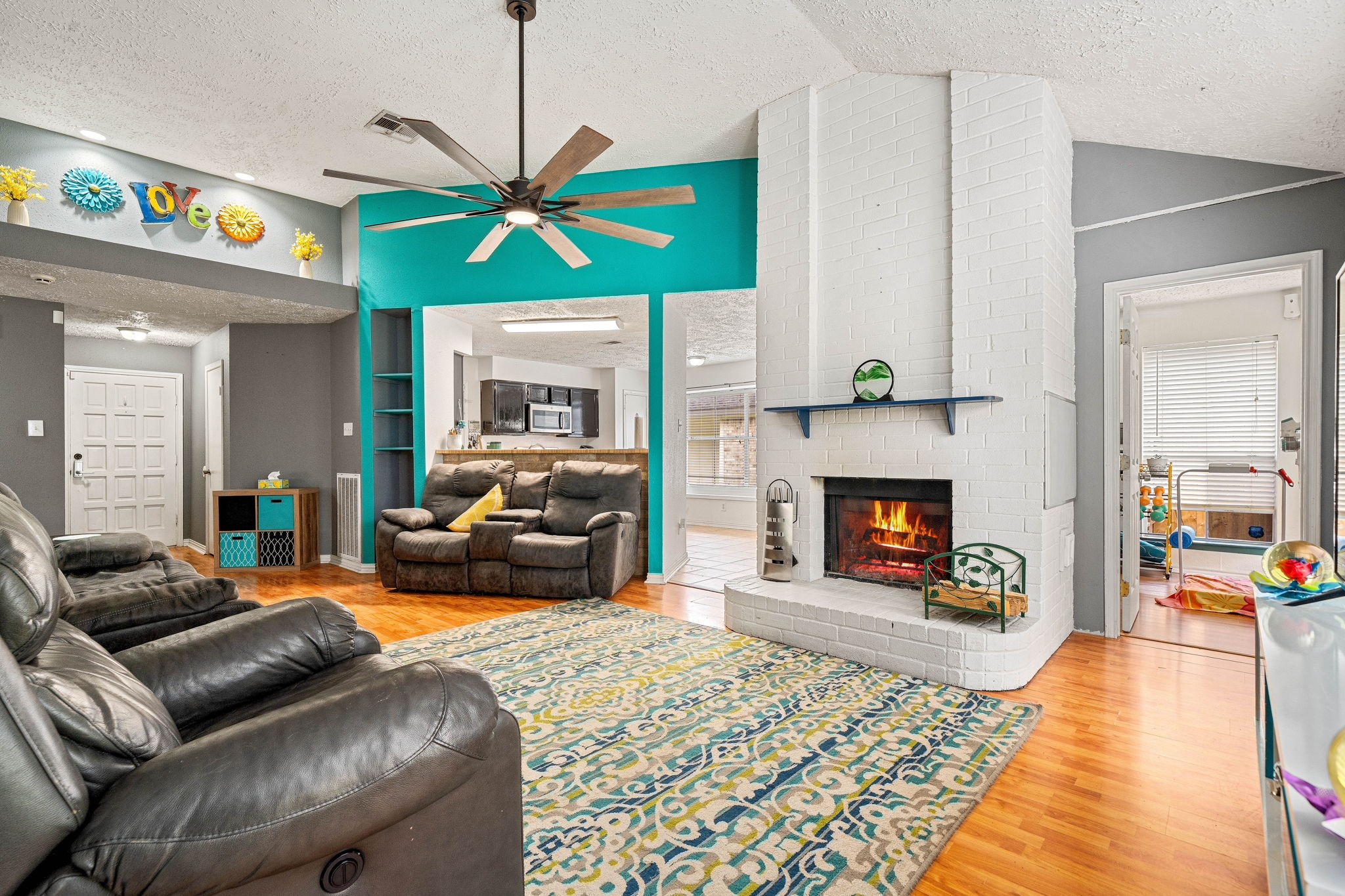 327 Brompton Court Highlands, TX 77562 - Photo 3 of 31